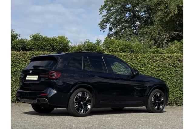 BMW iX3 (2023) thumbnail 2