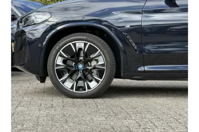 BMW iX3 (2023) thumbnail 3