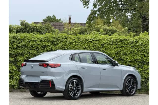 BMW iX2 (2024) thumbnail 2
