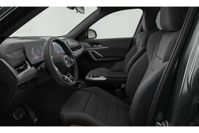 BMW iX1 (2025) thumbnail 2