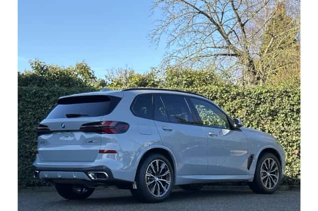 BMW X5 (2025) thumbnail 2