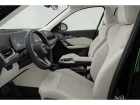 BMW iX1 (2023) thumbnail 3