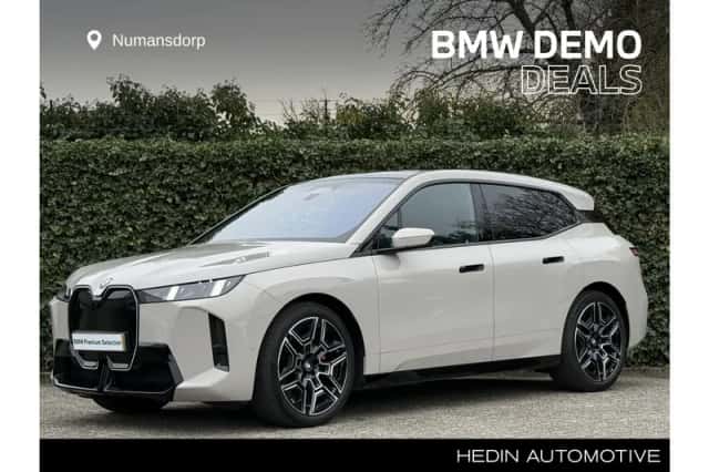 BMW iX (2026) thumbnail 1
