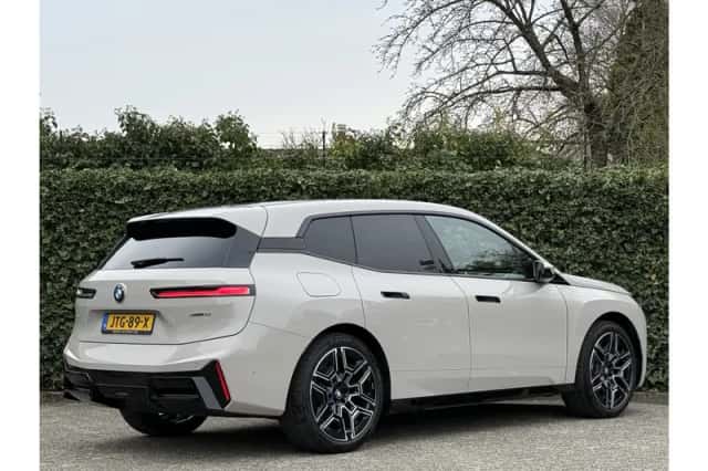 BMW iX (2026) thumbnail 2