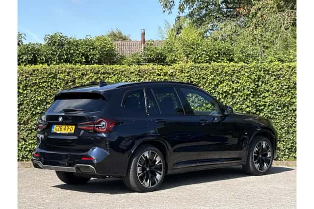 BMW iX3 (2025) thumbnail 3