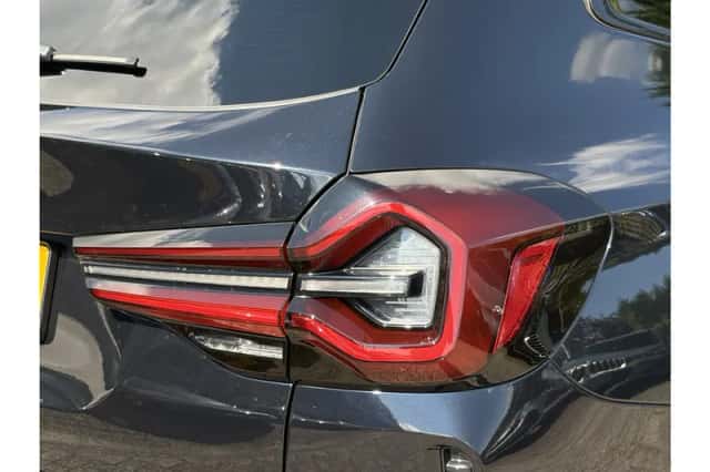BMW iX3 (2025) thumbnail 4