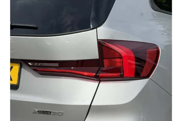 BMW iX1 (2023) thumbnail 3