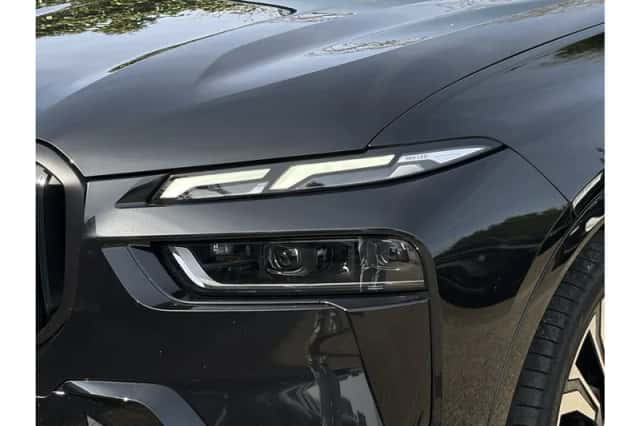 BMW X7 (2023) thumbnail 4