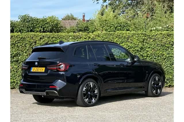 BMW iX3 (2023) thumbnail 3