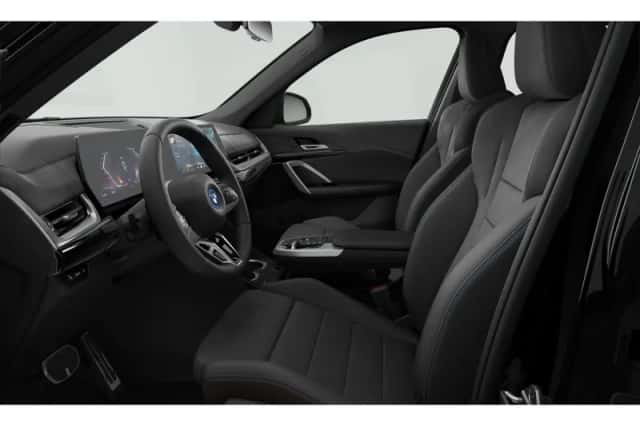 BMW iX1 (2025) thumbnail 2