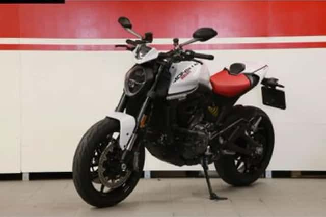 DUCATI MONSTER (2023) thumbnail 3