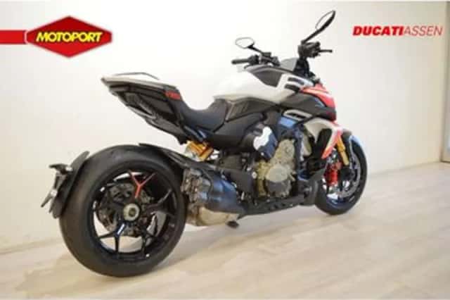 Ducati DIAVEL (2026) thumbnail 3