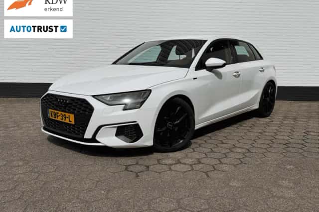 Audi A3 (2024) thumbnail 1