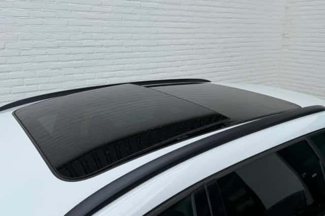 SEAT Leon (2017) thumbnail 3