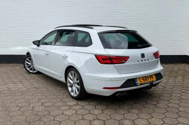 SEAT Leon (2017) thumbnail 4