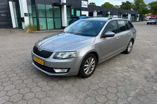 Škoda Octavia (2016) thumbnail 1