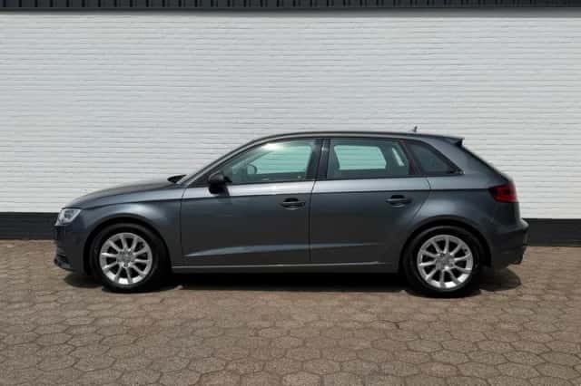 Audi A3 (2016) thumbnail 2