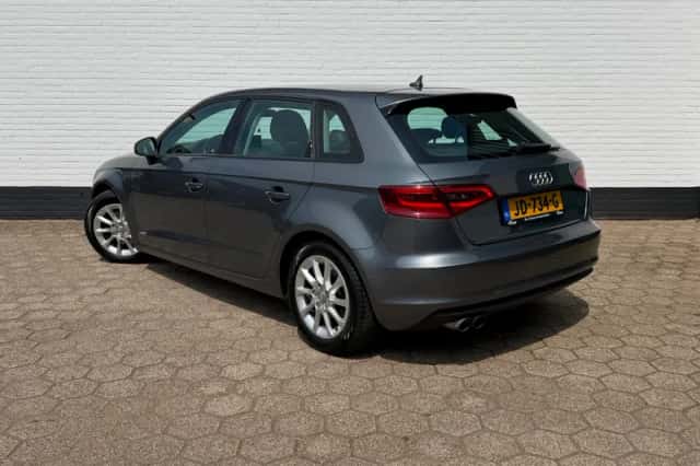 Audi A3 (2016) thumbnail 3