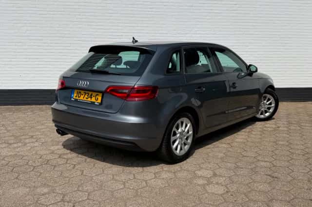 Audi A3 (2016) thumbnail 5