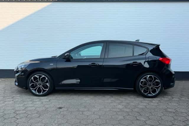 Ford Focus (2019) thumbnail 2