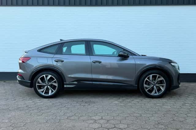 Audi Q4 e-tron (2022) thumbnail 6