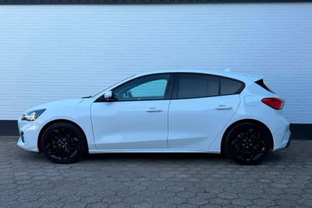Ford Focus (2018) thumbnail 2