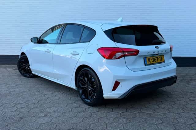 Ford Focus (2018) thumbnail 3