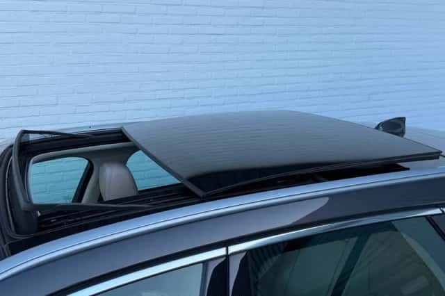 Jaguar F-Pace (2017) thumbnail 3