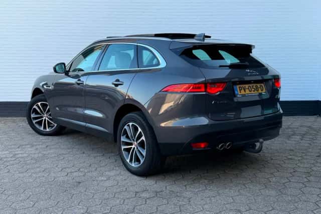 Jaguar F-Pace (2017) thumbnail 4