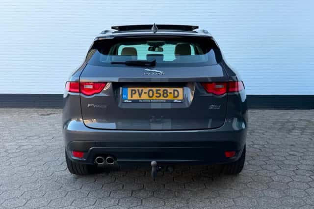 Jaguar F-Pace (2017) thumbnail 5