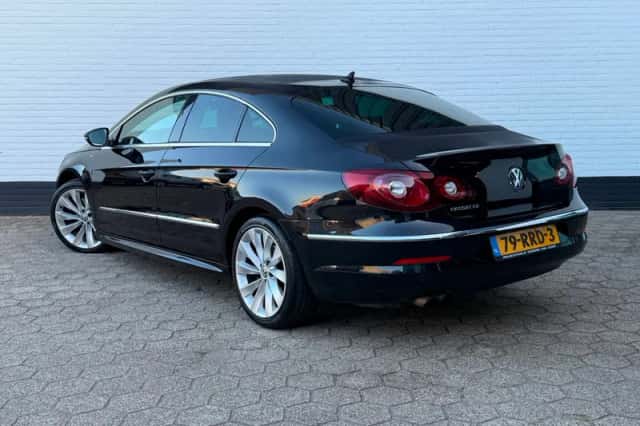 Volkswagen Passat (2011) thumbnail 3