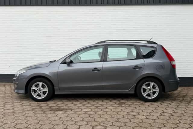 Hyundai i30 (2012) thumbnail 2