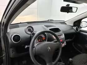 Peugeot 107 (2013) thumbnail 2