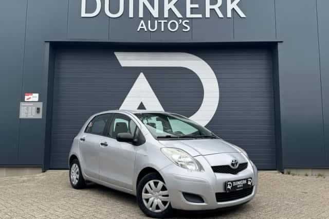 Toyota Yaris (2010) thumbnail 3