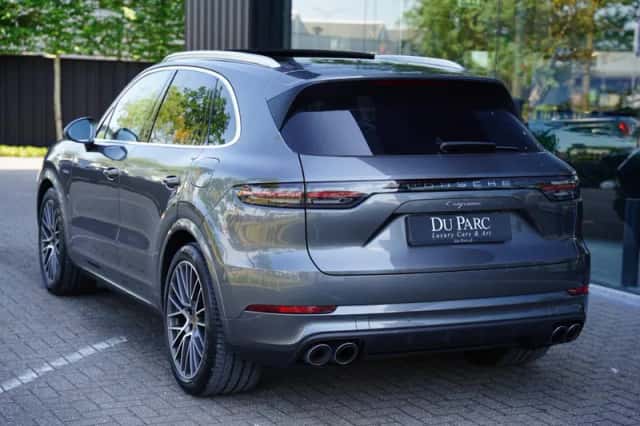 Porsche Cayenne (2021) thumbnail 3