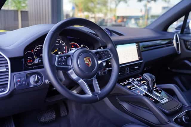 Porsche Cayenne (2021) thumbnail 4