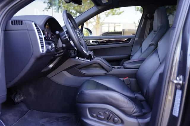 Porsche Cayenne (2021) thumbnail 5