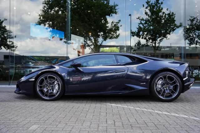 Lamborghini Huracan (2015) thumbnail 2