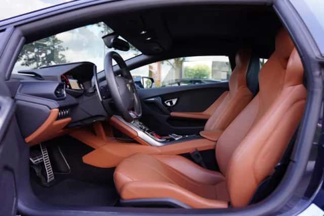 Lamborghini Huracan (2015) thumbnail 5