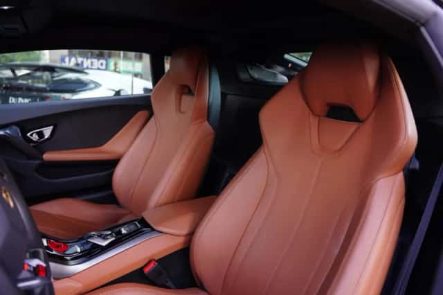 Lamborghini Huracan (2015) thumbnail 6