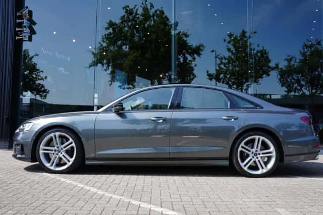 Audi S8 (2022) thumbnail 2