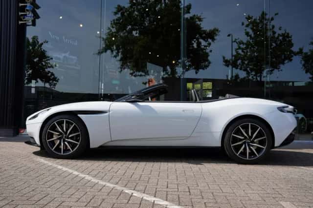 Aston Martin DB11 Volante (2023) thumbnail 3