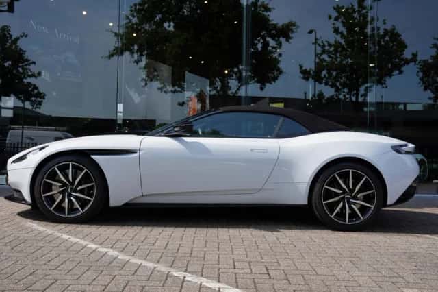 Aston Martin DB11 Volante (2023) thumbnail 4