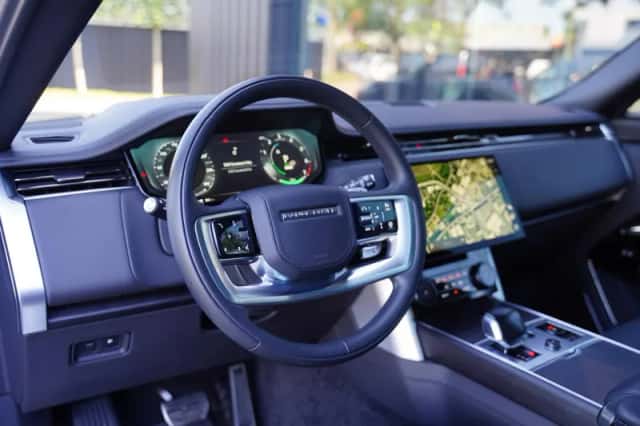 Land Rover Range Rover (2024) thumbnail 4