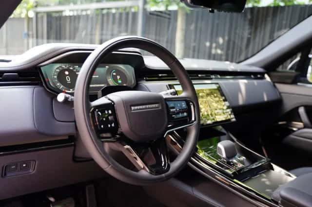 Land Rover Range Rover Sport (2026) thumbnail 4