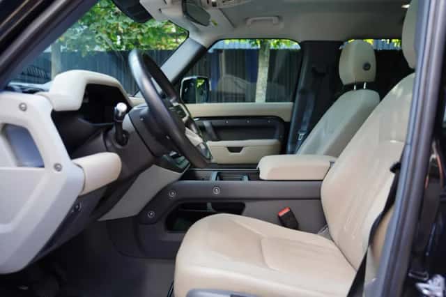 Land Rover Defender (2021) thumbnail 5