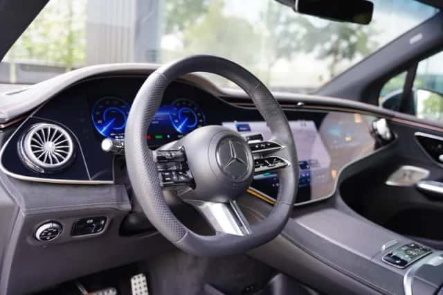 Mercedes-Benz EQE (2023) thumbnail 4