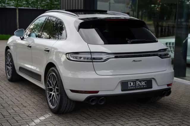 Porsche Macan (2021) thumbnail 3