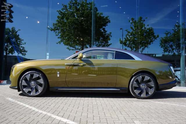 Rolls-Royce Spectre (2024) thumbnail 2