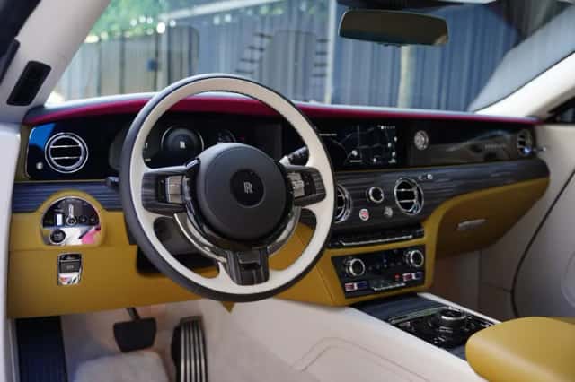 Rolls-Royce Spectre (2024) thumbnail 5